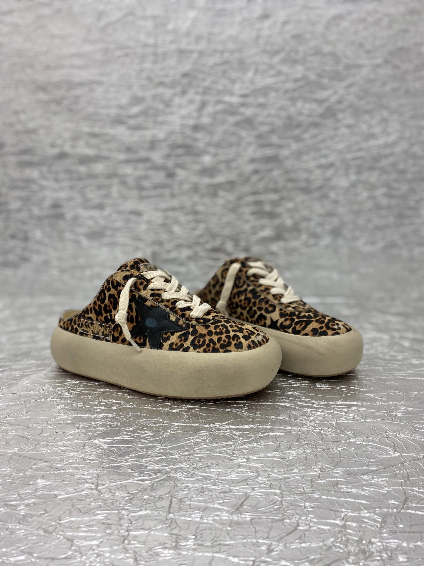 OOBB-- 6642 GWF00383.F003331.81472 Space cowhide item:E-X362J2908T